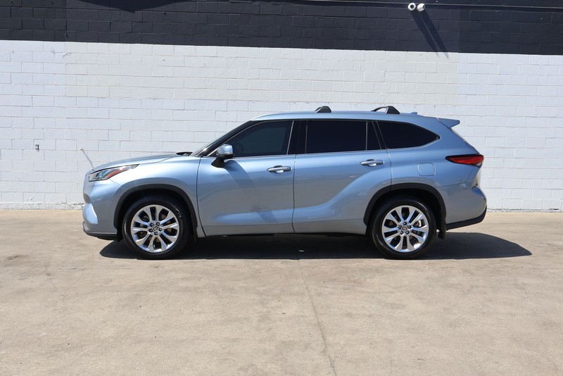 Toyota Highlander Vehicle Full-screen Gallery Image 11