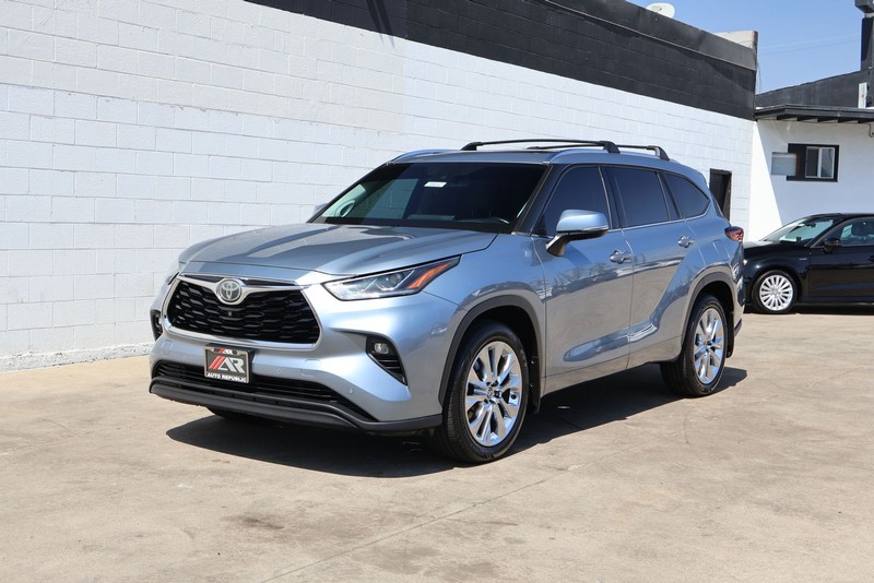 Toyota Highlander Vehicle Full-screen Gallery Image 12