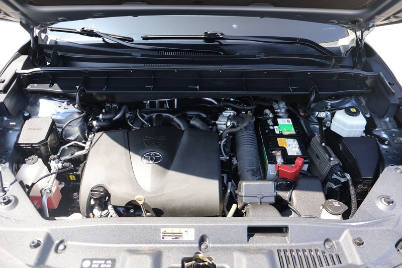 Toyota Highlander Vehicle Full-screen Gallery Image 13