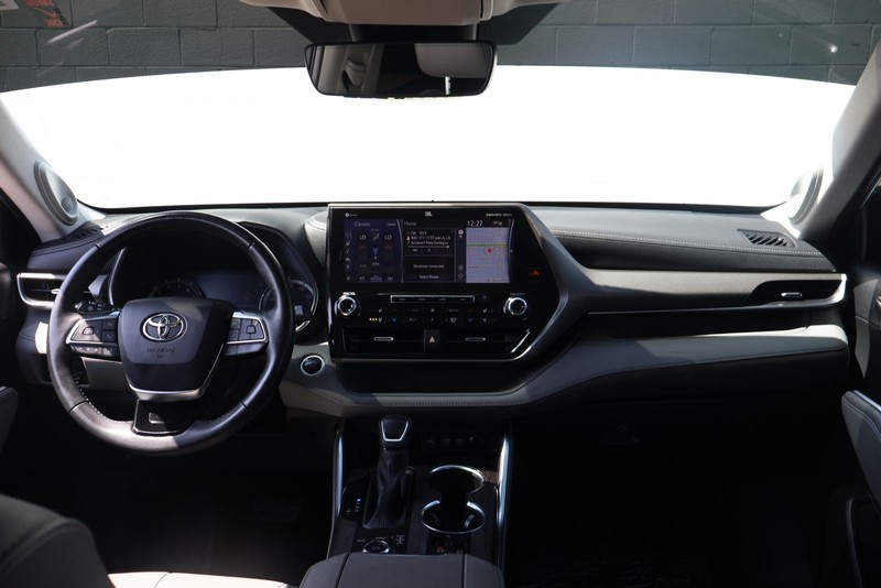 Toyota Highlander Vehicle Full-screen Gallery Image 25