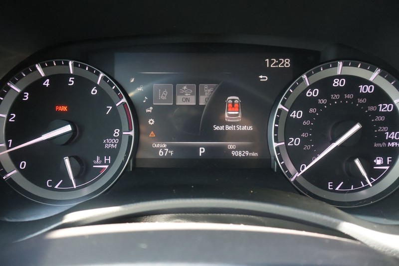 Toyota Highlander Vehicle Full-screen Gallery Image 26