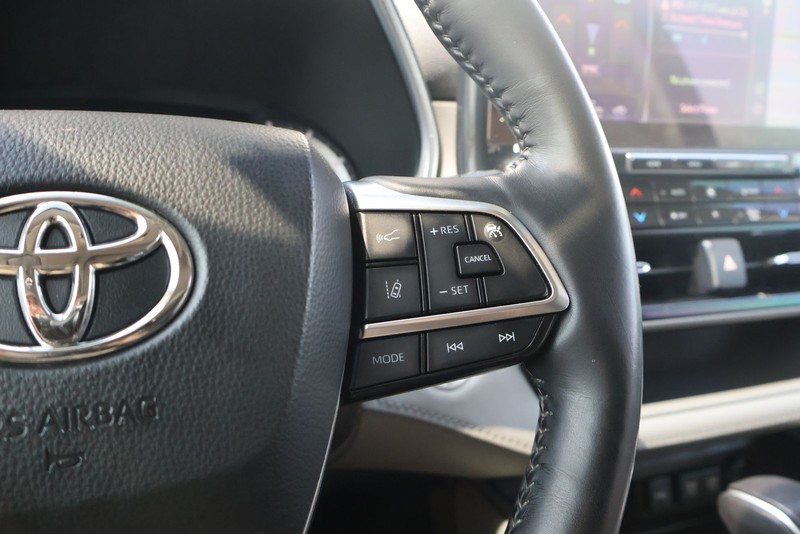 Toyota Highlander Vehicle Full-screen Gallery Image 29