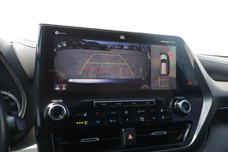 Toyota Highlander Vehicle Full-screen Gallery Image 33