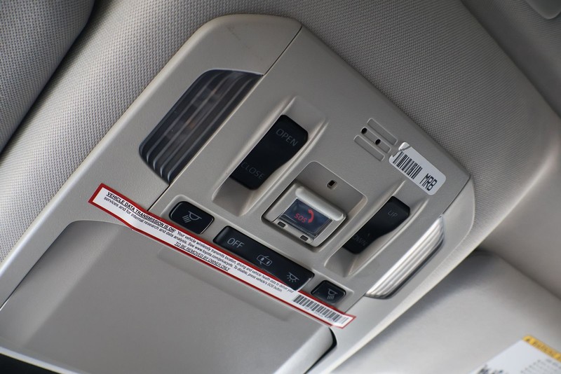 Toyota Highlander Vehicle Full-screen Gallery Image 36