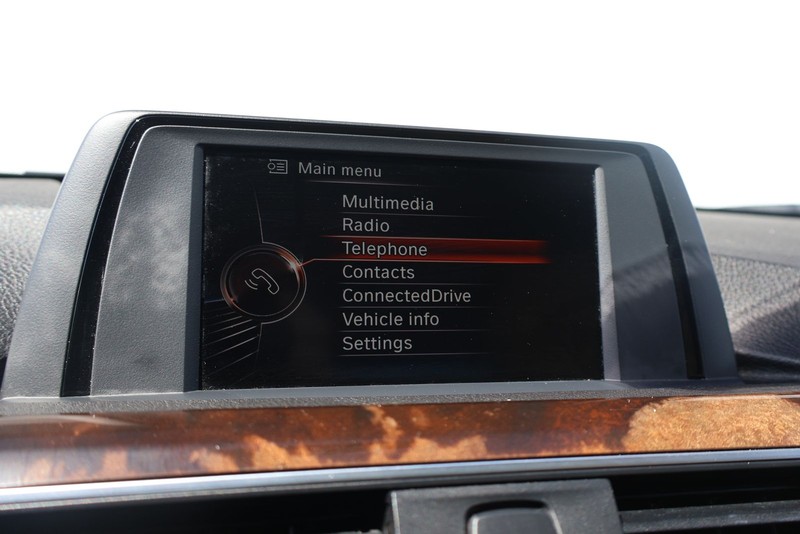 BMW 3 Series Vehicle Full-screen Gallery Image 29