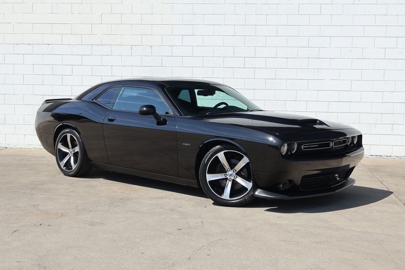 Dodge Challenger Vehicle Full-screen Gallery Image 01