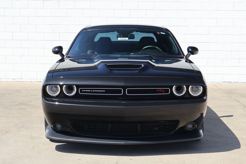 Dodge Challenger Vehicle Full-screen Gallery Image 02