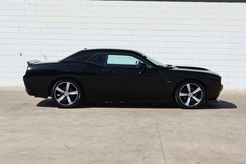 Dodge Challenger Vehicle Full-screen Gallery Image 04