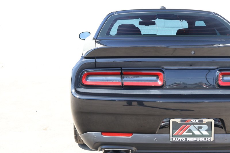 Dodge Challenger Vehicle Full-screen Gallery Image 07