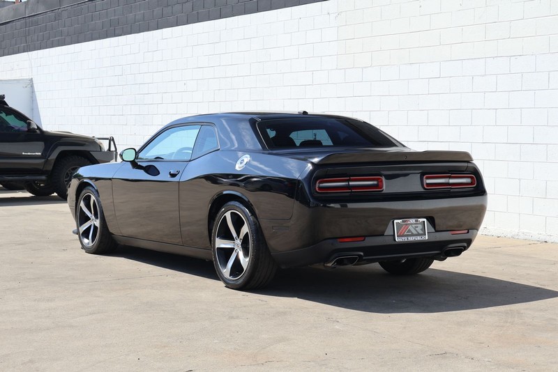 Dodge Challenger Vehicle Full-screen Gallery Image 09