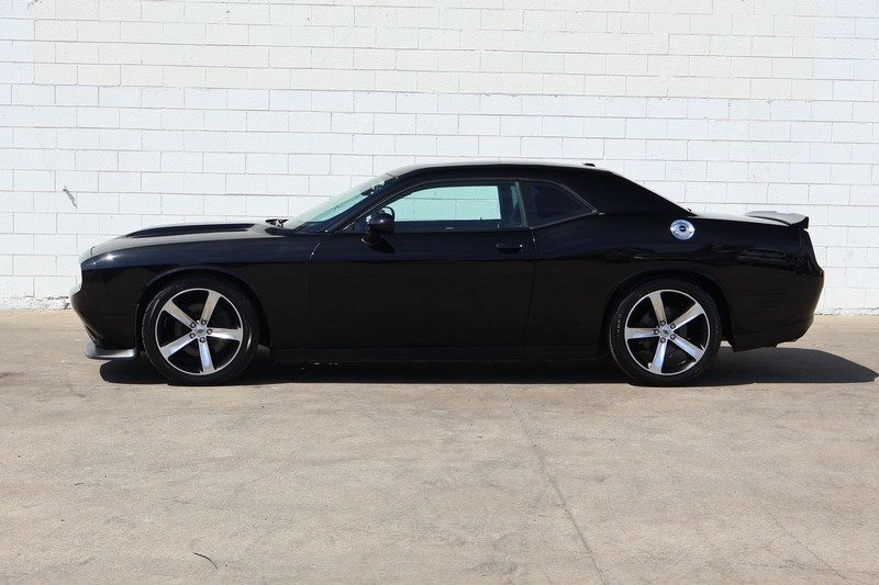 Dodge Challenger Vehicle Full-screen Gallery Image 10