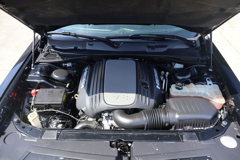 Dodge Challenger Vehicle Full-screen Gallery Image 12