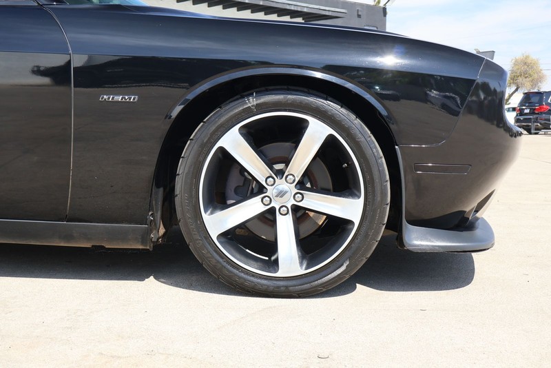 Dodge Challenger Vehicle Full-screen Gallery Image 13