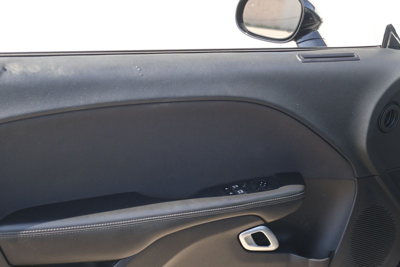 Dodge Challenger Vehicle Full-screen Gallery Image 15