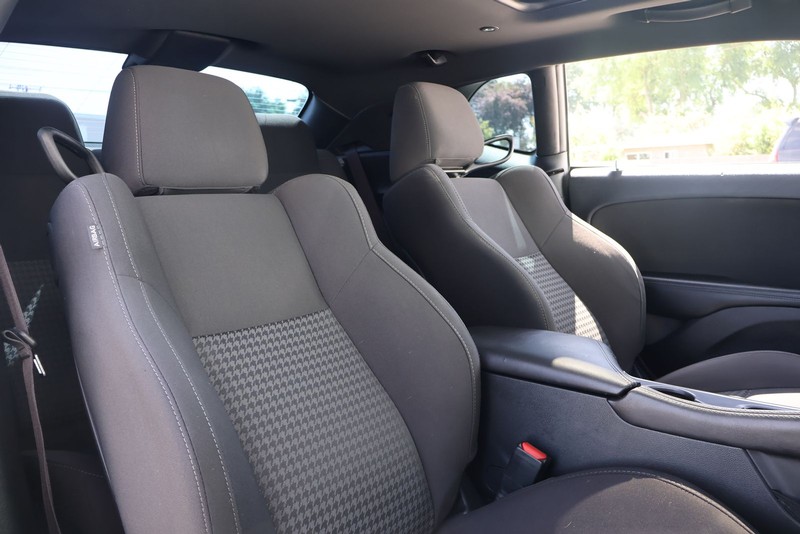 Dodge Challenger Vehicle Full-screen Gallery Image 20