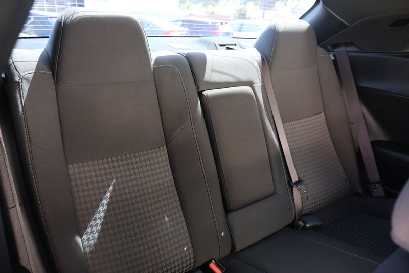 Dodge Challenger Vehicle Full-screen Gallery Image 21