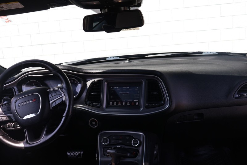 Dodge Challenger Vehicle Full-screen Gallery Image 22