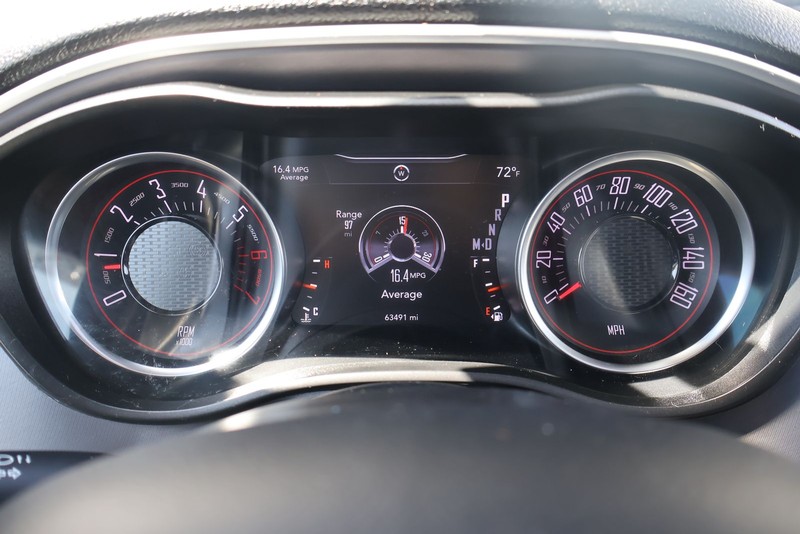 Dodge Challenger Vehicle Full-screen Gallery Image 23