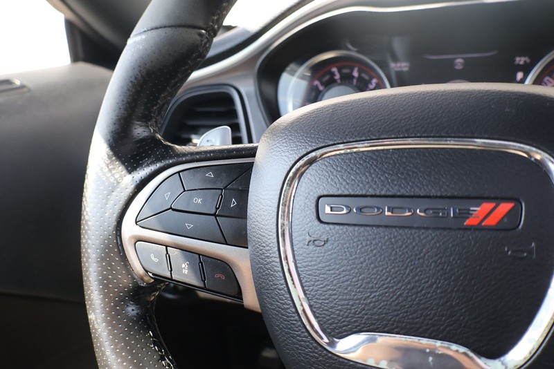 Dodge Challenger Vehicle Full-screen Gallery Image 25