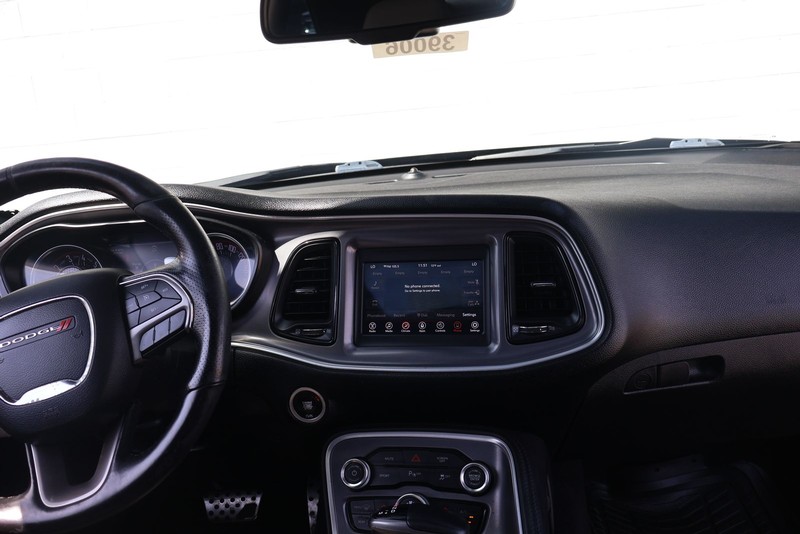 Dodge Challenger Vehicle Full-screen Gallery Image 27