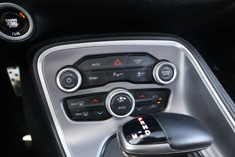 Dodge Challenger Vehicle Full-screen Gallery Image 30