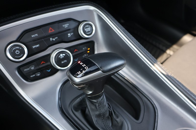 Dodge Challenger Vehicle Full-screen Gallery Image 31