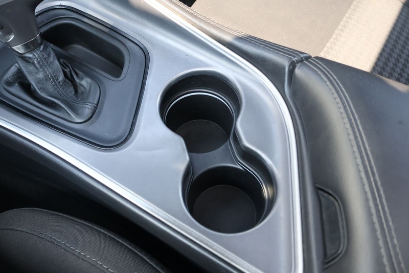 Dodge Challenger Vehicle Full-screen Gallery Image 32