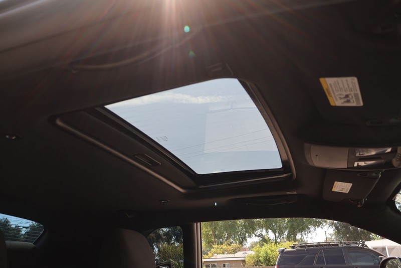 Dodge Challenger Vehicle Full-screen Gallery Image 34