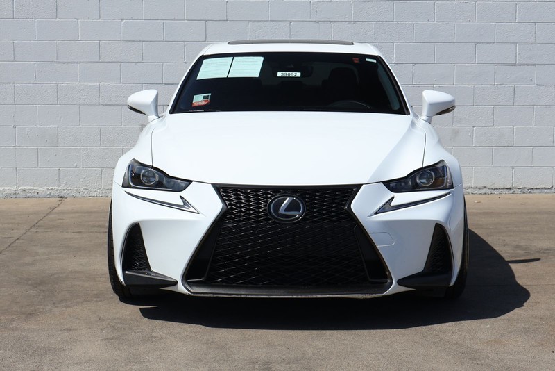 Lexus IS 200t Vehicle Full-screen Gallery Image 02