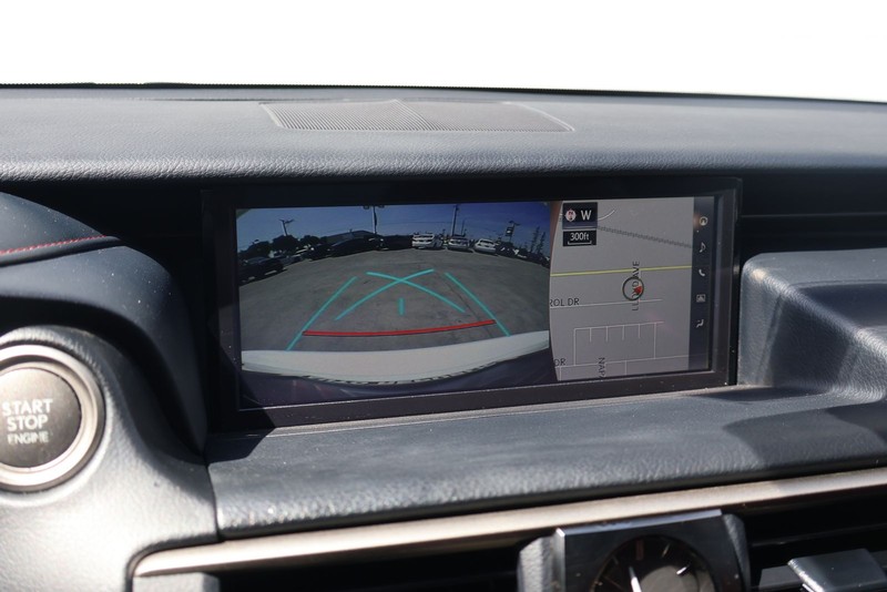 Lexus IS 200t Vehicle Full-screen Gallery Image 31