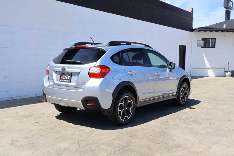 Subaru XV Crosstrek Vehicle Full-screen Gallery Image 05