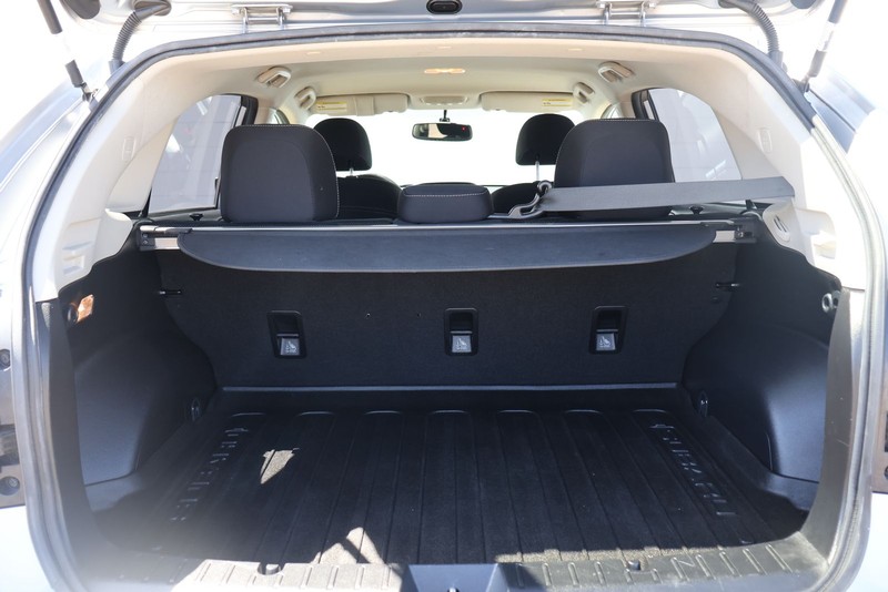 Subaru XV Crosstrek Vehicle Full-screen Gallery Image 08