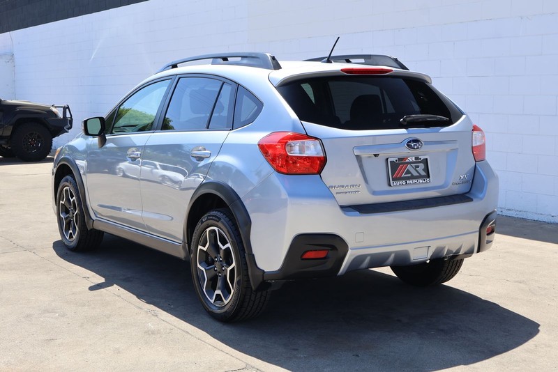 Subaru XV Crosstrek Vehicle Full-screen Gallery Image 09