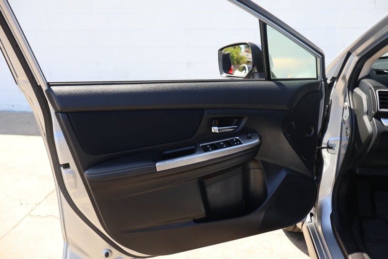 Subaru XV Crosstrek Vehicle Full-screen Gallery Image 14