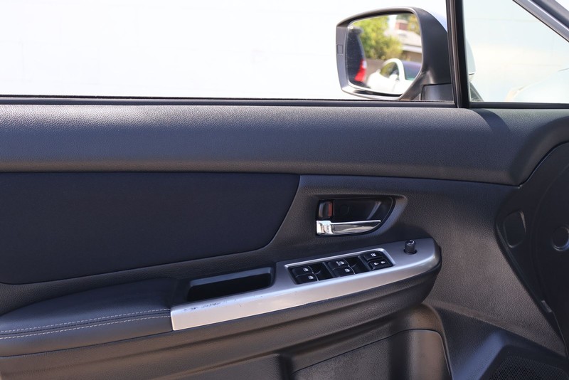 Subaru XV Crosstrek Vehicle Full-screen Gallery Image 15