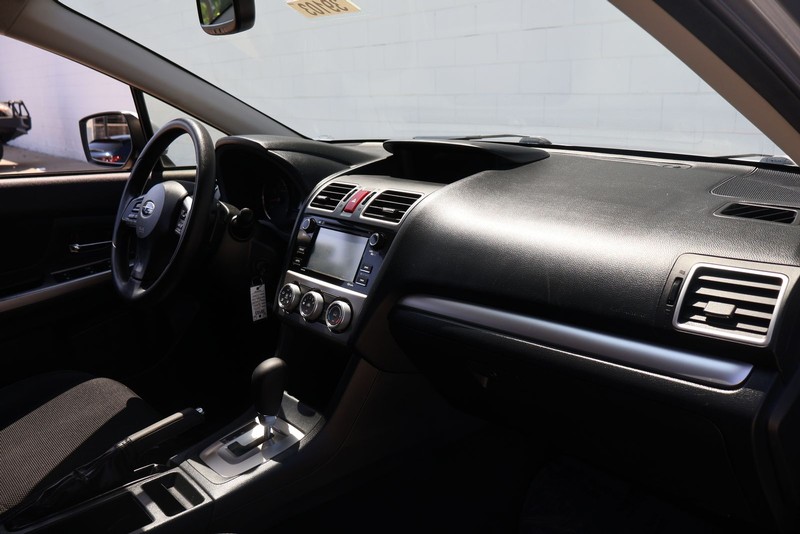 Subaru XV Crosstrek Vehicle Full-screen Gallery Image 19