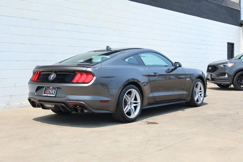 Ford Mustang Vehicle Full-screen Gallery Image 05