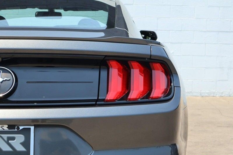 Ford Mustang Vehicle Full-screen Gallery Image 07
