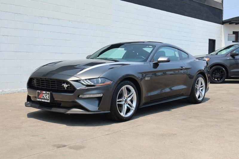 Ford Mustang Vehicle Full-screen Gallery Image 12