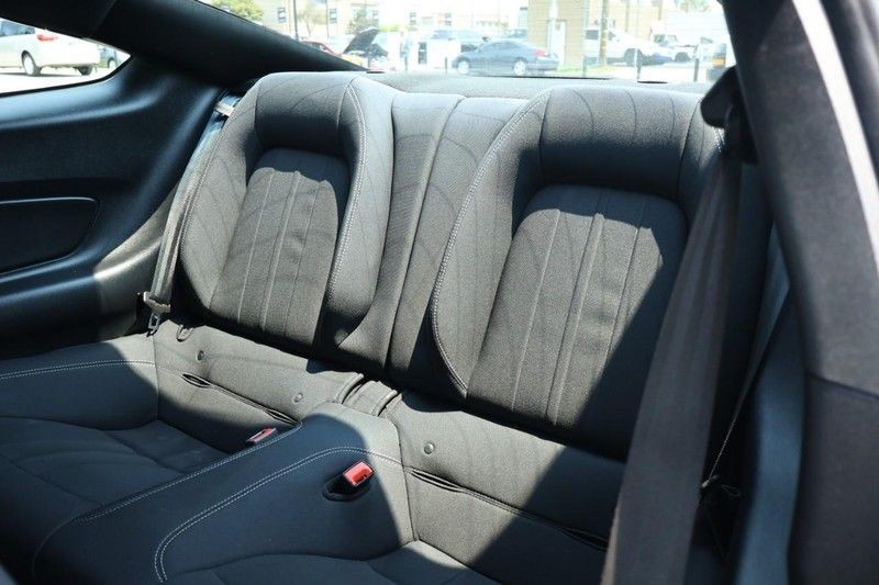 Ford Mustang Vehicle Full-screen Gallery Image 24