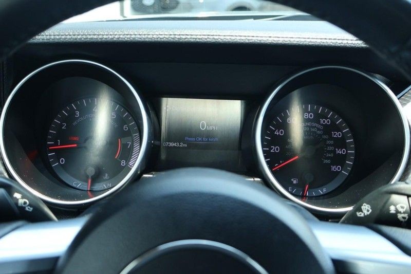 Ford Mustang Vehicle Full-screen Gallery Image 26