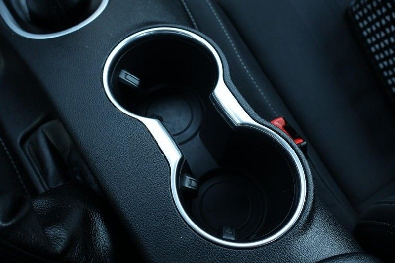 Ford Mustang Vehicle Full-screen Gallery Image 36