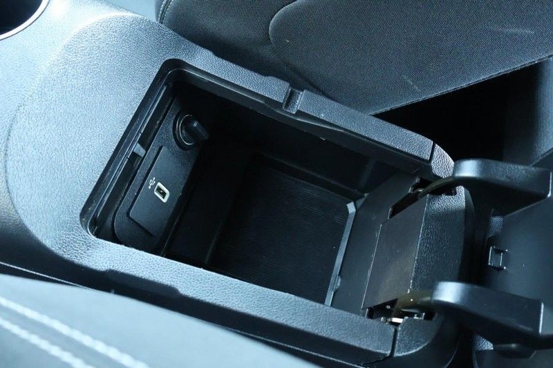 Ford Mustang Vehicle Full-screen Gallery Image 37