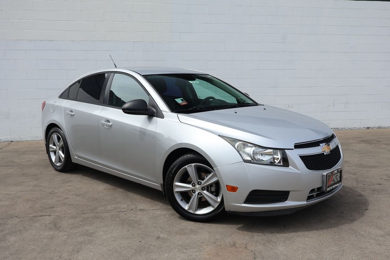 Chevrolet Cruze Vehicle Full-screen Gallery Image 01