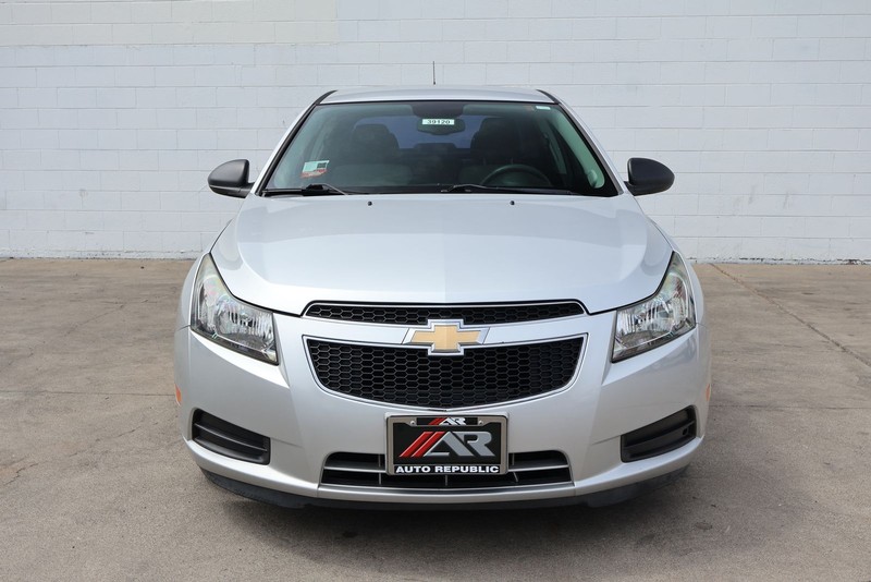 Chevrolet Cruze Vehicle Full-screen Gallery Image 02