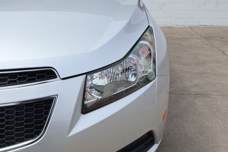 Chevrolet Cruze Vehicle Full-screen Gallery Image 03