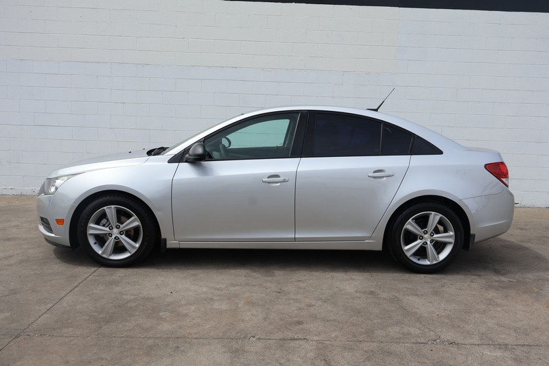 Chevrolet Cruze Vehicle Full-screen Gallery Image 10