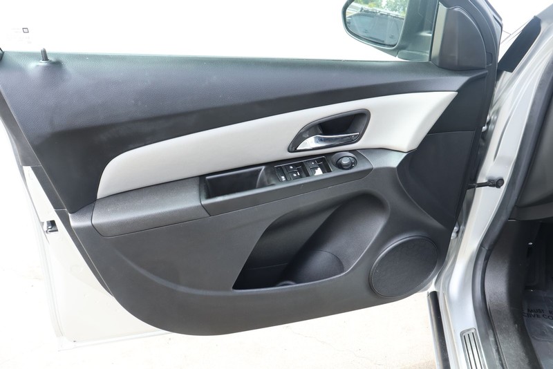 Chevrolet Cruze Vehicle Full-screen Gallery Image 14