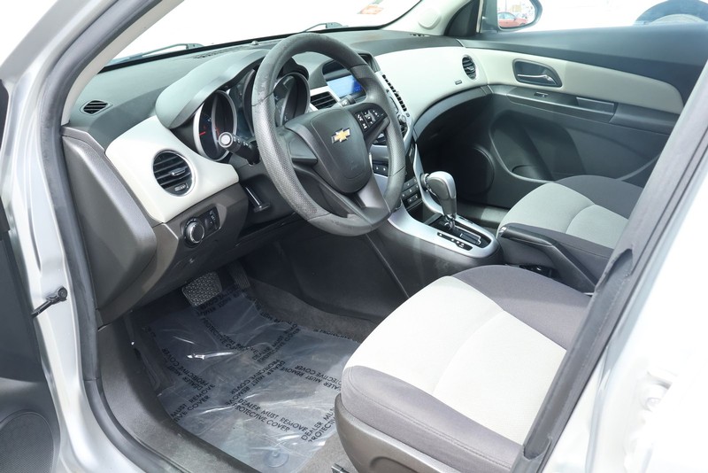 Chevrolet Cruze Vehicle Full-screen Gallery Image 15