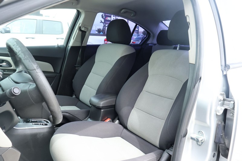 Chevrolet Cruze Vehicle Full-screen Gallery Image 17